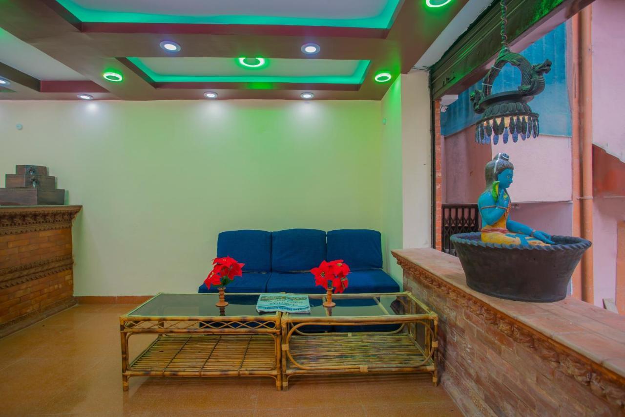 Oyo Hotel Antique Kutty Catmandu Exterior foto
