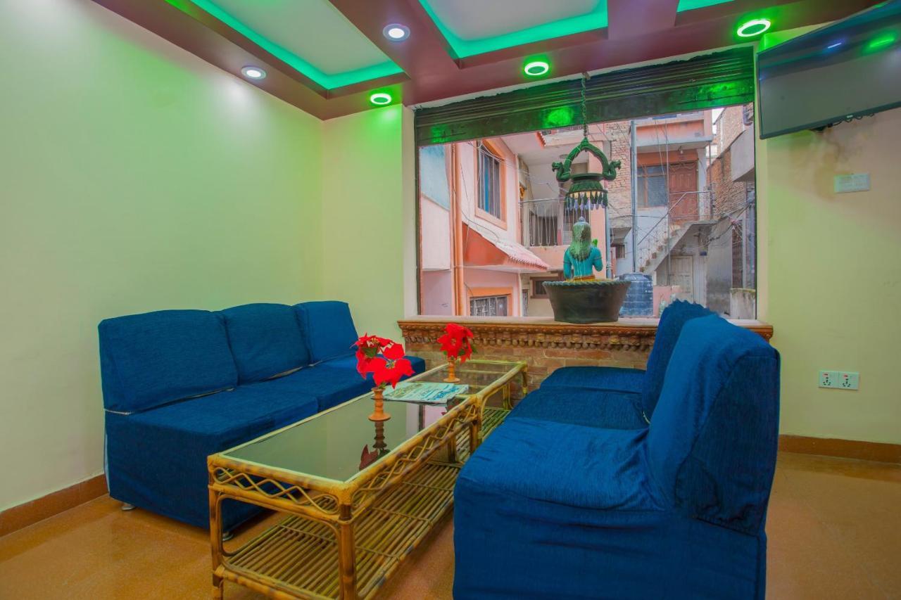 Oyo Hotel Antique Kutty Catmandu Exterior foto