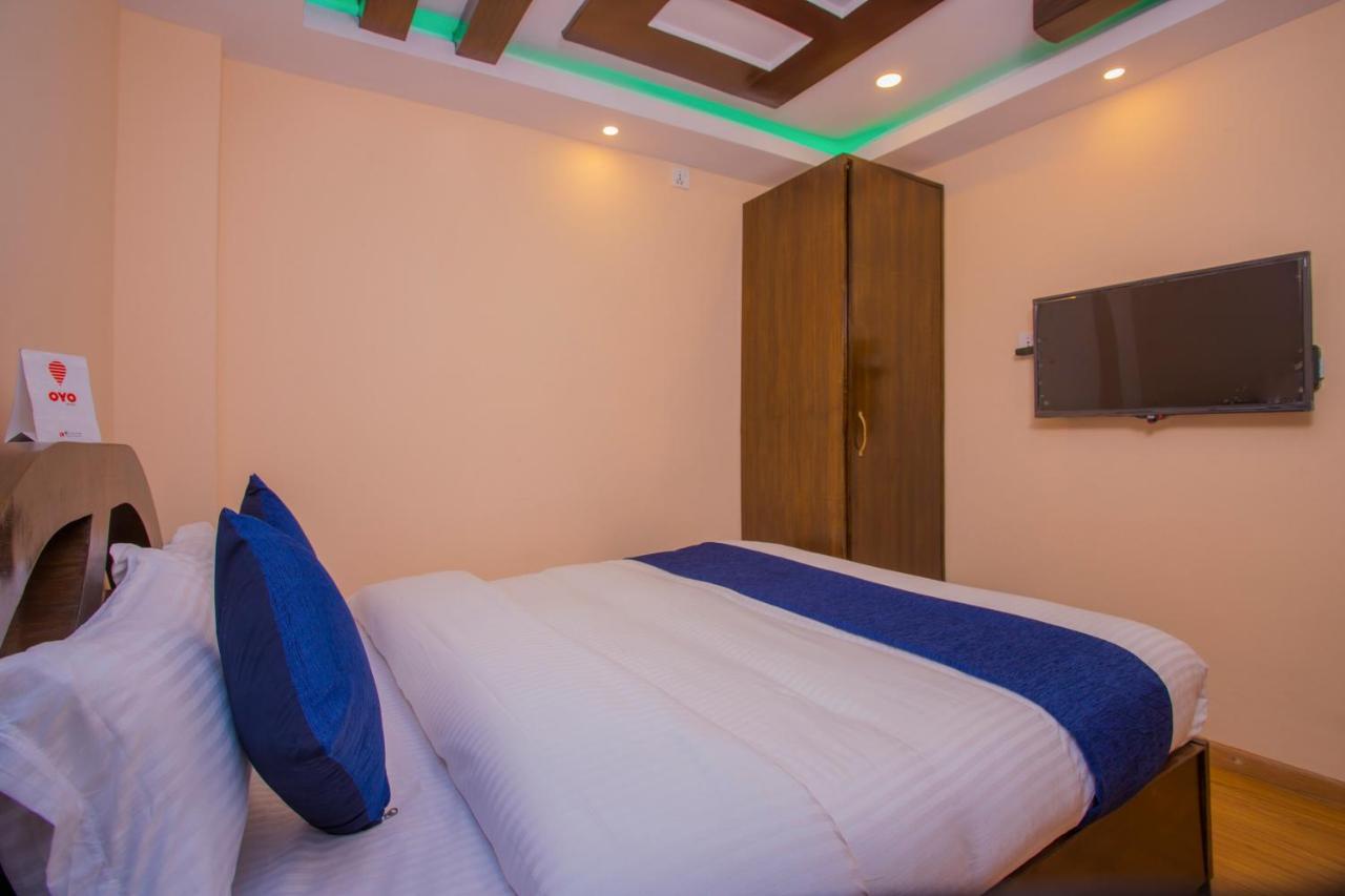 Oyo Hotel Antique Kutty Catmandu Exterior foto